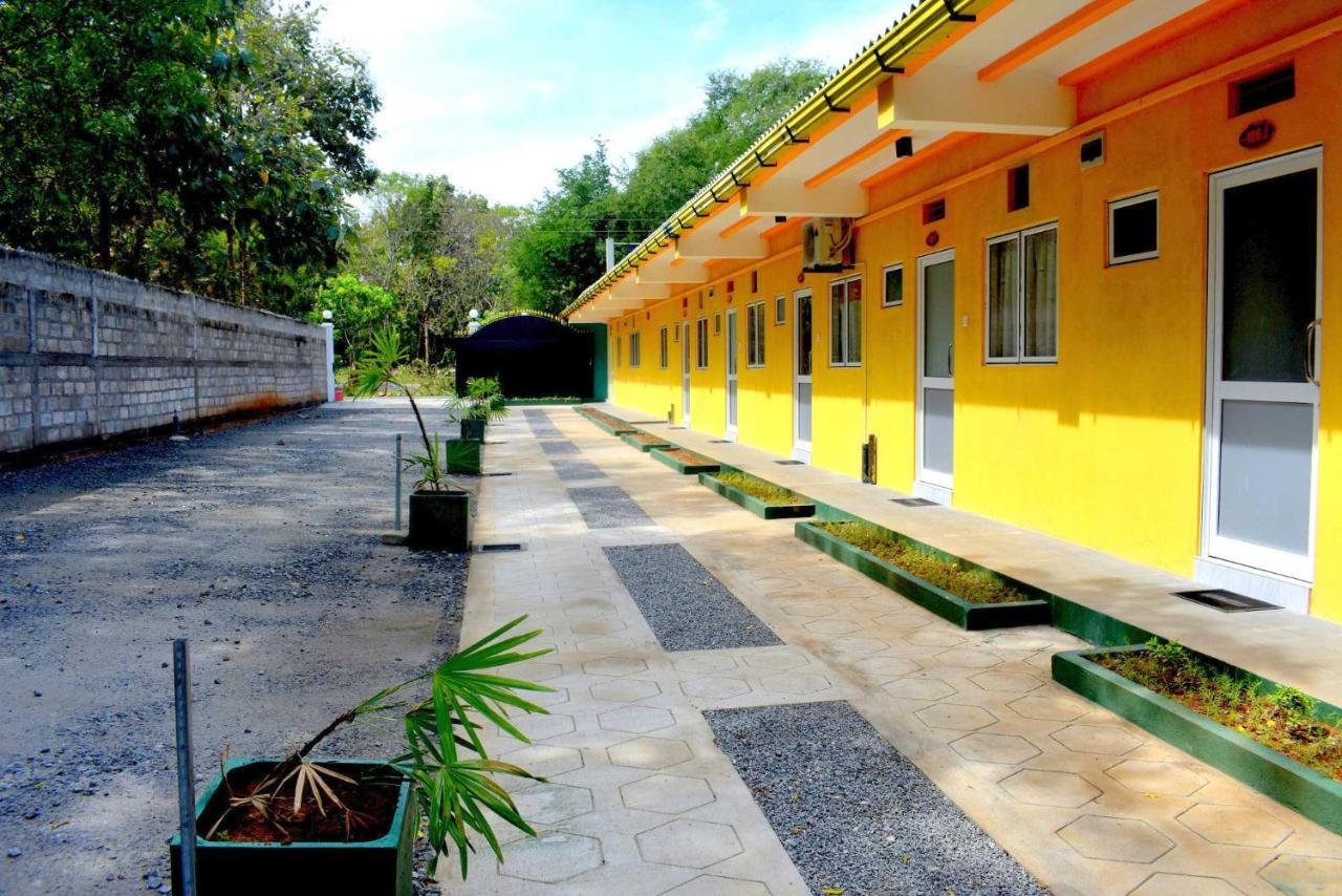 Sri Mayura Holiday Resort Kataragama Esterno foto