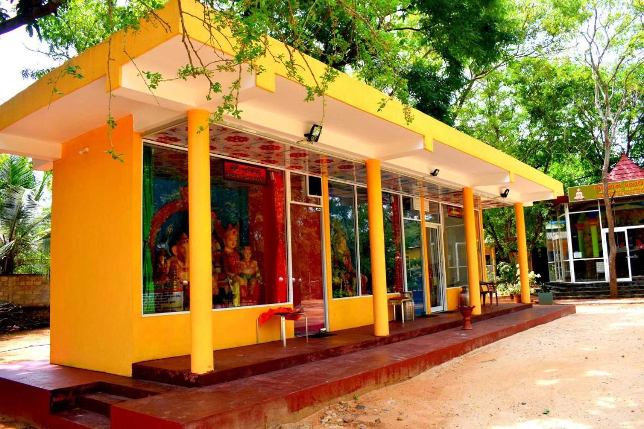 Sri Mayura Holiday Resort Kataragama Esterno foto